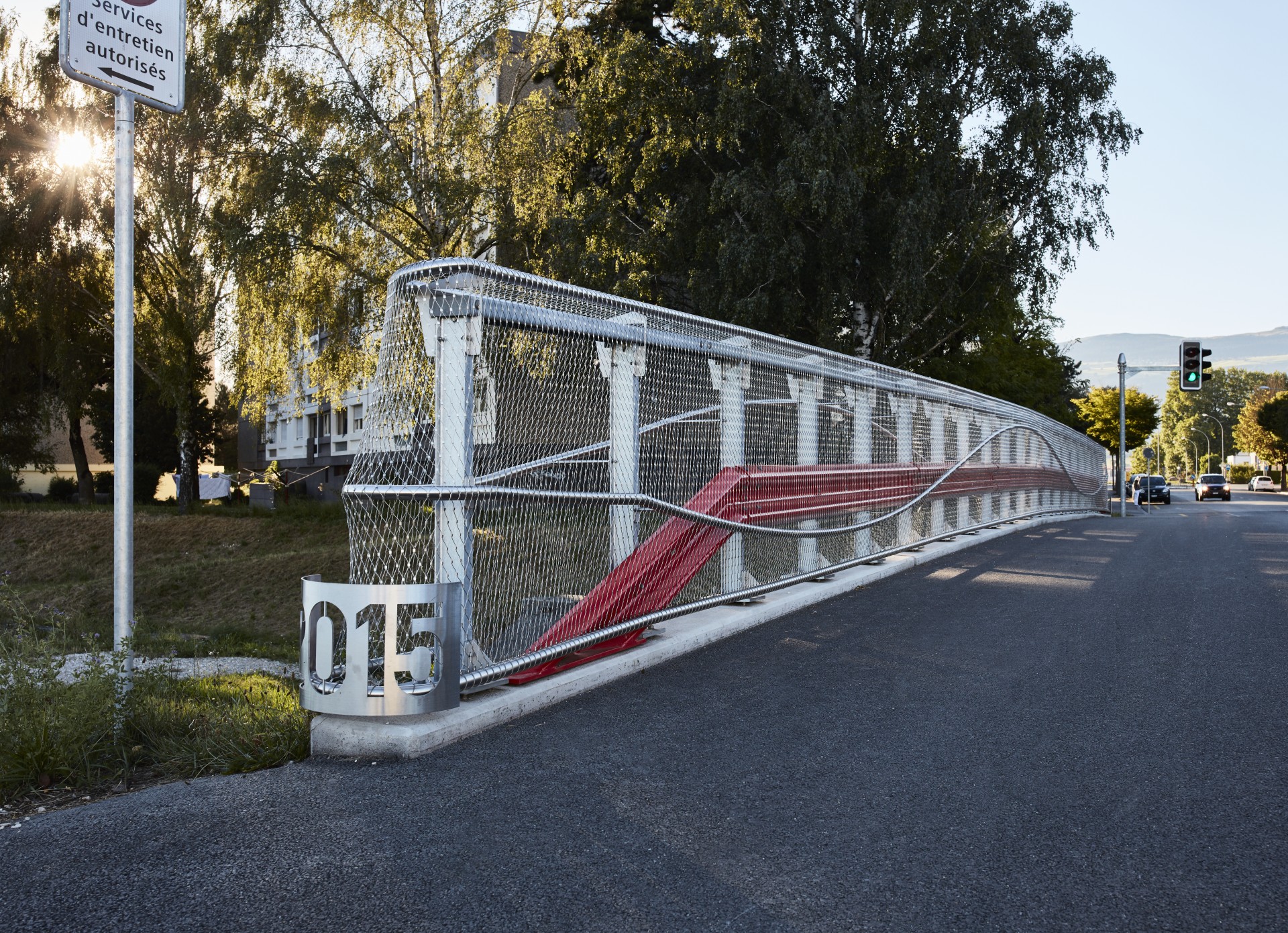bridge balustrade with wire rope mesh